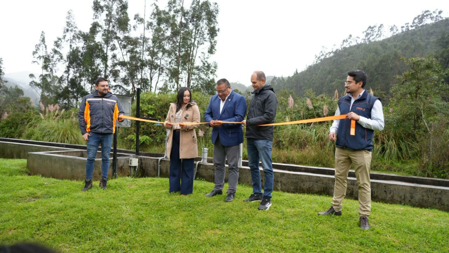 La empresa pública ETAPA EP presentó un nuevo Sistema de Monitoreo y Alerta Temprana de la Calidad del Agua de Cuenca, una herramienta de última tecnología que permitirá conocer en tiempo real el caudal y la calidad del agua que abastece a las plantas de tratamiento de la ciudad.