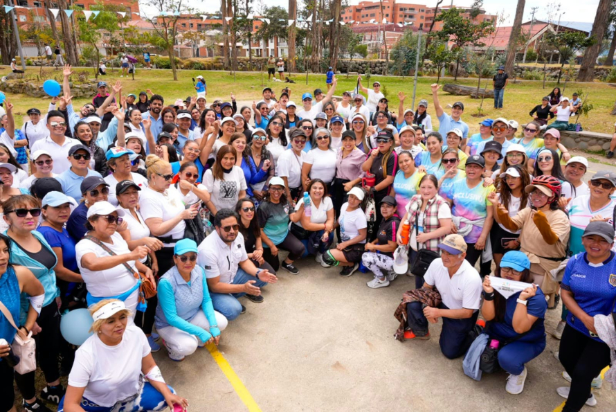 La Alcaldía de Cuenca, a través de la Dirección General de Cultura, Recreación y Conocimiento y su Jefatura de Recreación y Deporte, desarrolló este sábado 26 de septiembre la “Bailatón: El agua no se vende, se baila y se defiende”, en el Parque Lineal Tres Puentes.