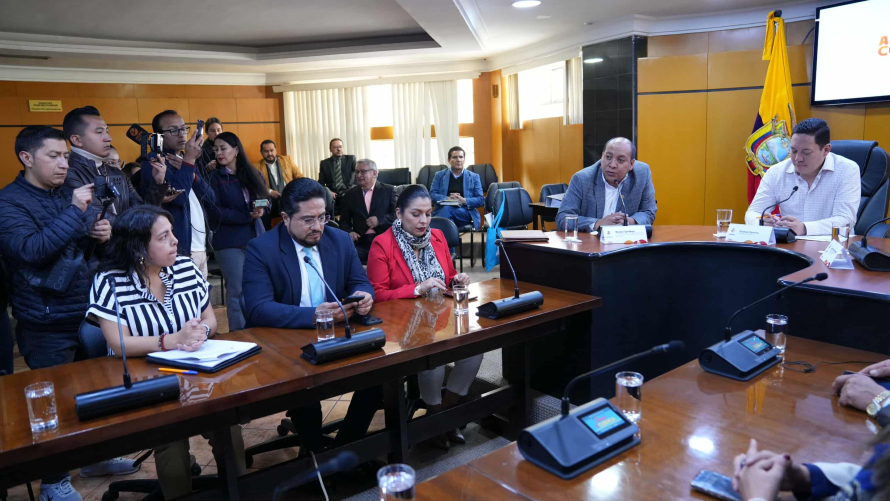 Mediante rueda de prensa, la Comisión de Desarrollo Económico y Turístico del Gobierno Autónomo Descentralizado del Cantón Cuenca,  presentó el borrador de dos ordenanzas importantes para el fortalecimiento del emprendimiento y la regulación del turismo en Cuenca.