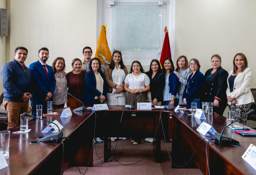 La alcaldesa (s) de Cuenca, Marisol Peñaloza, suscribió un memorando de entendimiento con ONU Mujeres y recibió a la delegación internacional del Programa Global "Ciudades y Espacios Públicos Seguros para Mujeres y Niñas", integrada por representantes de ONU Mujeres y de la Alcaldía de San Salvador.