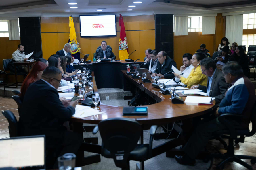 El día de hoy previo a la instalación de la Sesión de Concejo, el pleno resolvió solicitar a la asambleísta Camila León, que la comisión Especializada Permanente de Biodiversidad y Recursos Naturales, sesione en la ciudad de Cuenca. 