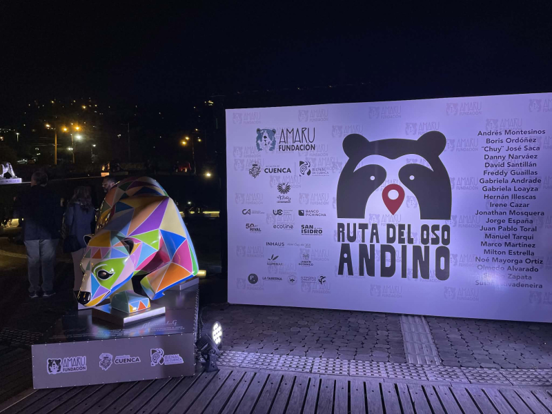 Arte, cultura y conservación se encontraron en la Ruta del Oso Andino, una iniciativa presentada por la Alcaldía de Cuenca, a través de la Fundación Municipal Bienal de Cuenca, junto a Fundación Amaru, con el propósito de sensibilizar a la ciudadanía sobre la importancia de proteger esta especie emblemática de los Andes y los ecosistemas que habita.