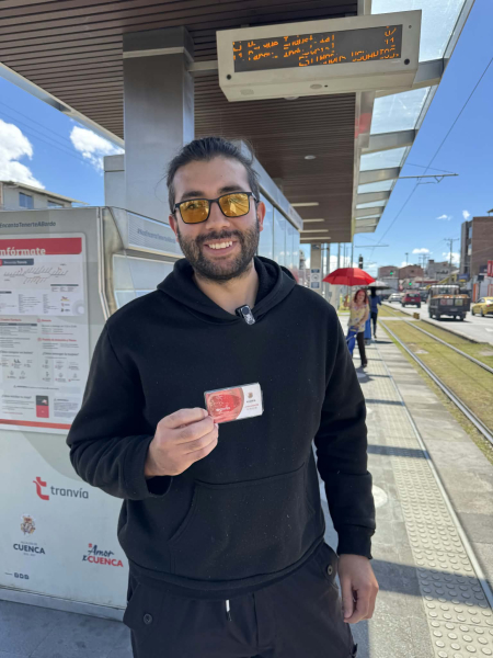 Una vez cumplidos los trámites legales vigentes que exigen los procesos de contratación pública, o proceso de adquisición de bienes, el contratista hará la entrega del primer lote de nuevas tarjetas del tranvía a mediados de agosto, informó, Haydee López, directora del Tranvía de Cuenca.