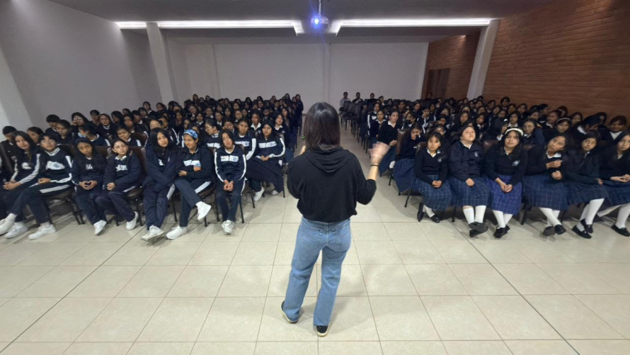 El Consejo de Seguridad Ciudadana (CSC) avanza con su campaña educativa “Click Seguro”, una iniciativa orientada a promover el uso adecuado y seguro de las redes sociales, internet y videojuegos entre estudiantes de instituciones educativas del cantón.