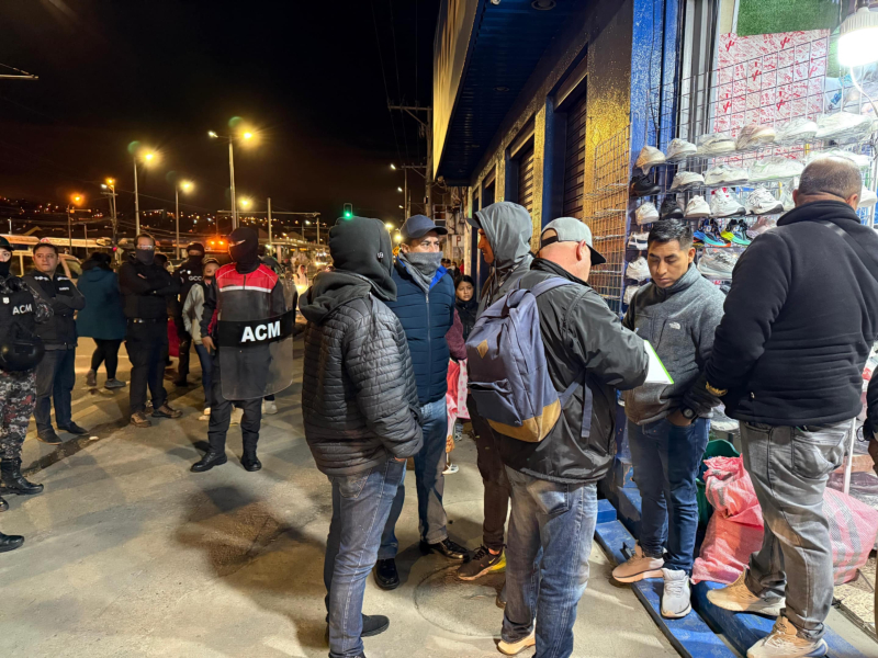 La madrugada de hoy, la Corporación Municipal desarrolló un operativo de control de uso de suelo en los alrededores del Recinto Ferial El Arenal y el Centro Comercial.