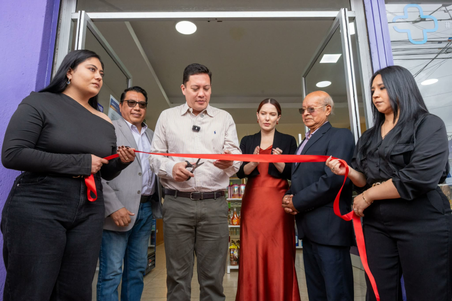 Farmasol continúa su proceso de transformación institucional con la implementación de su nuevo modelo de servicio y la renovación de la imagen de sus farmacias, una iniciativa orientada a ofrecer espacios más modernos, accesibles y cercanos a la ciudadanía.