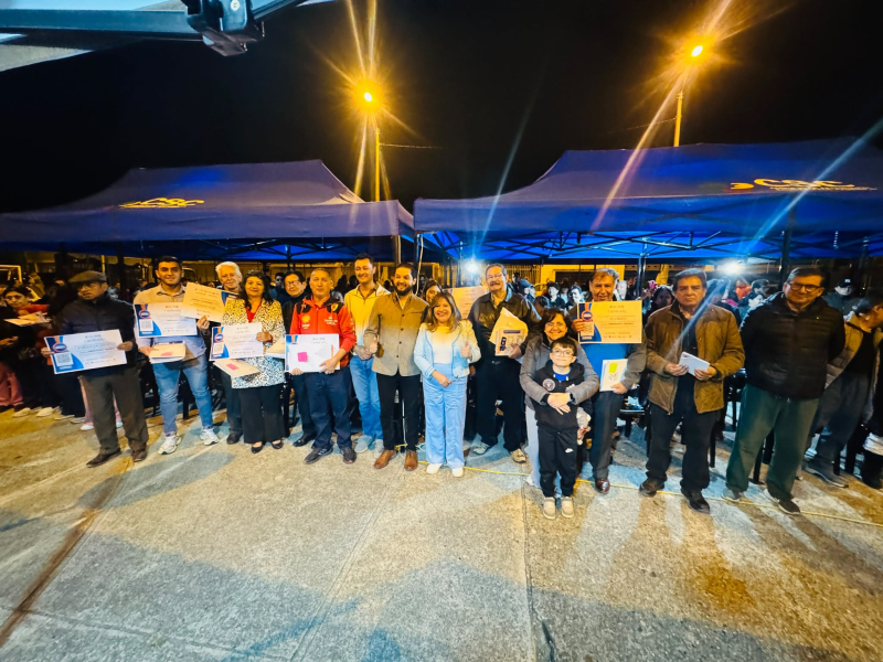 En un ambiente de participación y compromiso ciudadano, el Consejo de Seguridad Ciudadana realizó la entrega de certificados y credenciales a los beneficiarios de Comunidades Preparadas y Seguras, iniciativa que fortalece la prevención y la organización comunitaria mediante la implementación de sistemas de alarmas comunitarias.