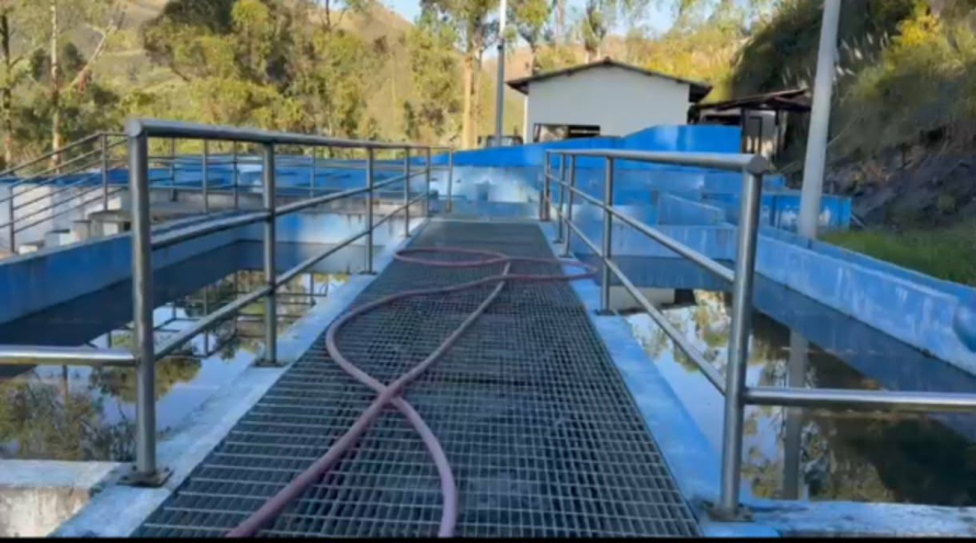 ETAPA EP informa a la ciudadanía que, tras la reparación de la tubería de conducción de agua cruda que abastece a la Planta Chulco–Soroche —afectación que generó falta de servicio en las parroquias Checa, Octavio Cordero, Sidcay, Llacao y la parte alta de Ricaurte— el sistema inició su proceso de normalización durante la madrugada.